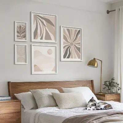 Billedsæt over sofa med stilfulde naturkompositioner