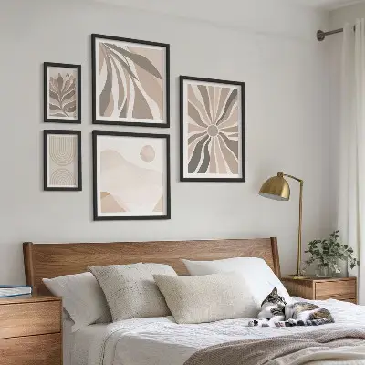 Billedsæt over sofa med stilfulde naturkompositioner