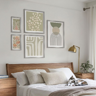 Billedsæt over sofa Stilfuld pastelfarvet plantegrafik