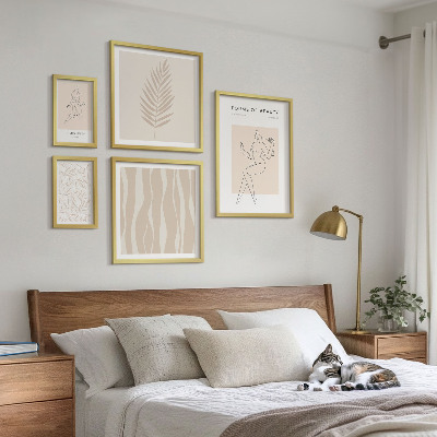 Billedsæt over sofa Stilfuld grafik af kvinder og planter