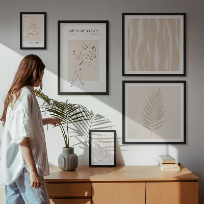 Billedsæt over sofa Stilfuld grafik af kvinder og planter