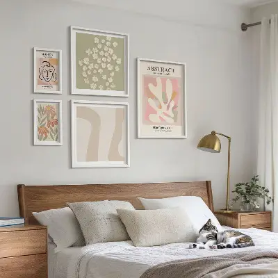 Billedkomposition til væg med stilfuldt abstrakt blomstermotiv