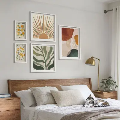 Billedkomposition til væg med stilfuld plantegrafik og geometri