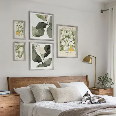 Billedsæt over sofa med blomstermotiver fra London, Dublin og Tokyo
