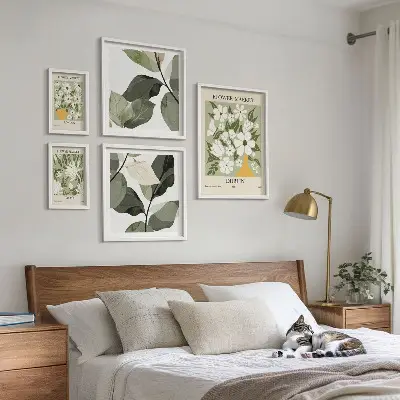 Billedsæt over sofa med blomstermotiver fra London, Dublin og Tokyo