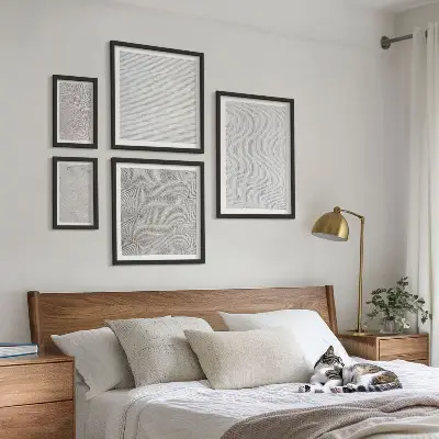Vægkunst med sandmønstre strukturer og geometri