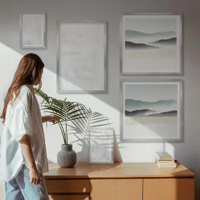 Billedsæt over sofa med abstrakt baggrund af hvide pletter