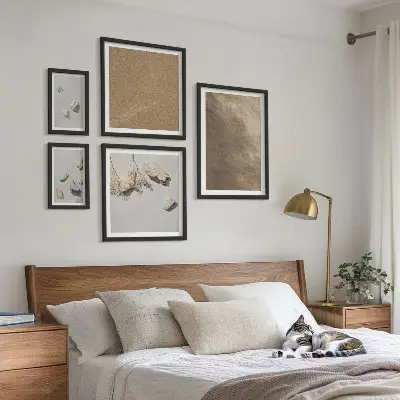 Billedsæt over sofa med motiv af naturlige strukturer fra Stenstrand