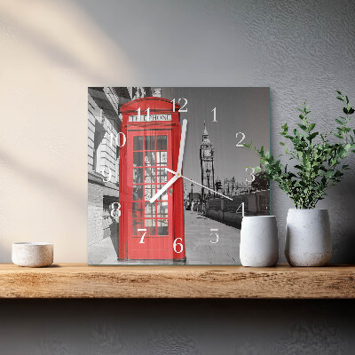 Glas ur Rød telefonboks