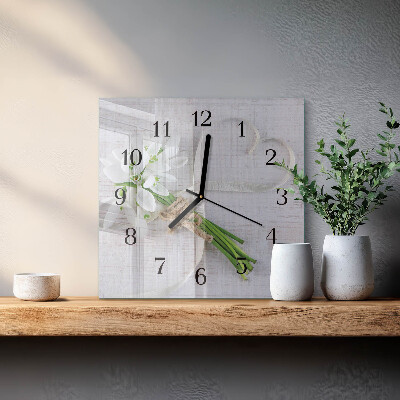 Firkantet glas vægur En buket blomster