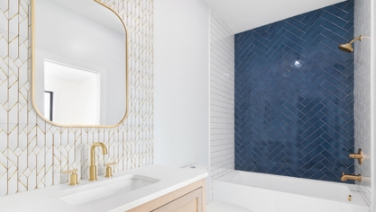 Hvordan vælger man fliser til et lille badeværelse? 5 praktiske tips